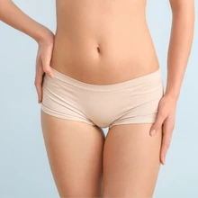 NŐI SHORT
